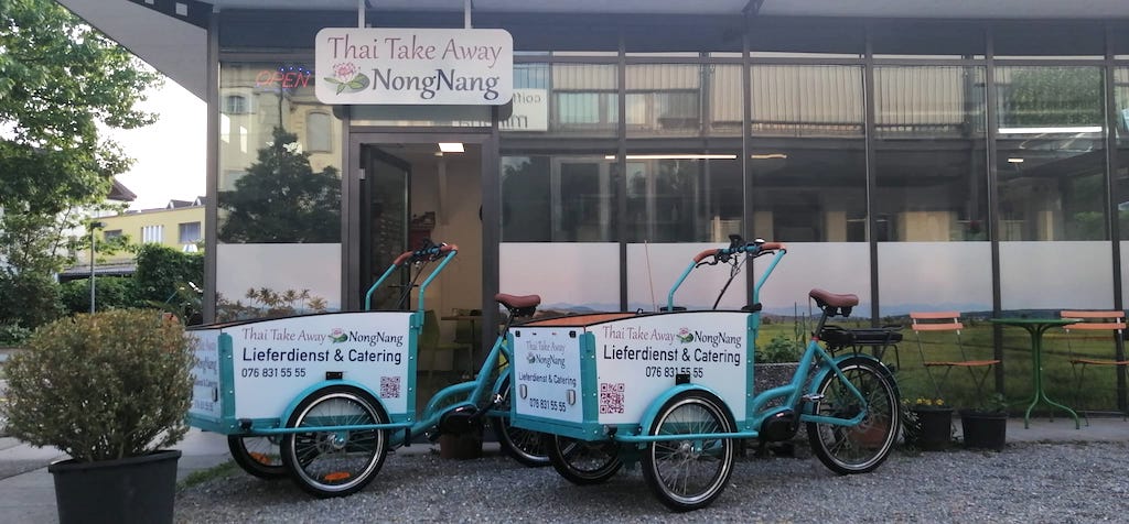Mit unseren Cargo-Bikes liefern wir Thai-Essen in Langenthal